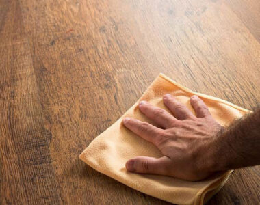 لاک الکل برای سطوح چوبی